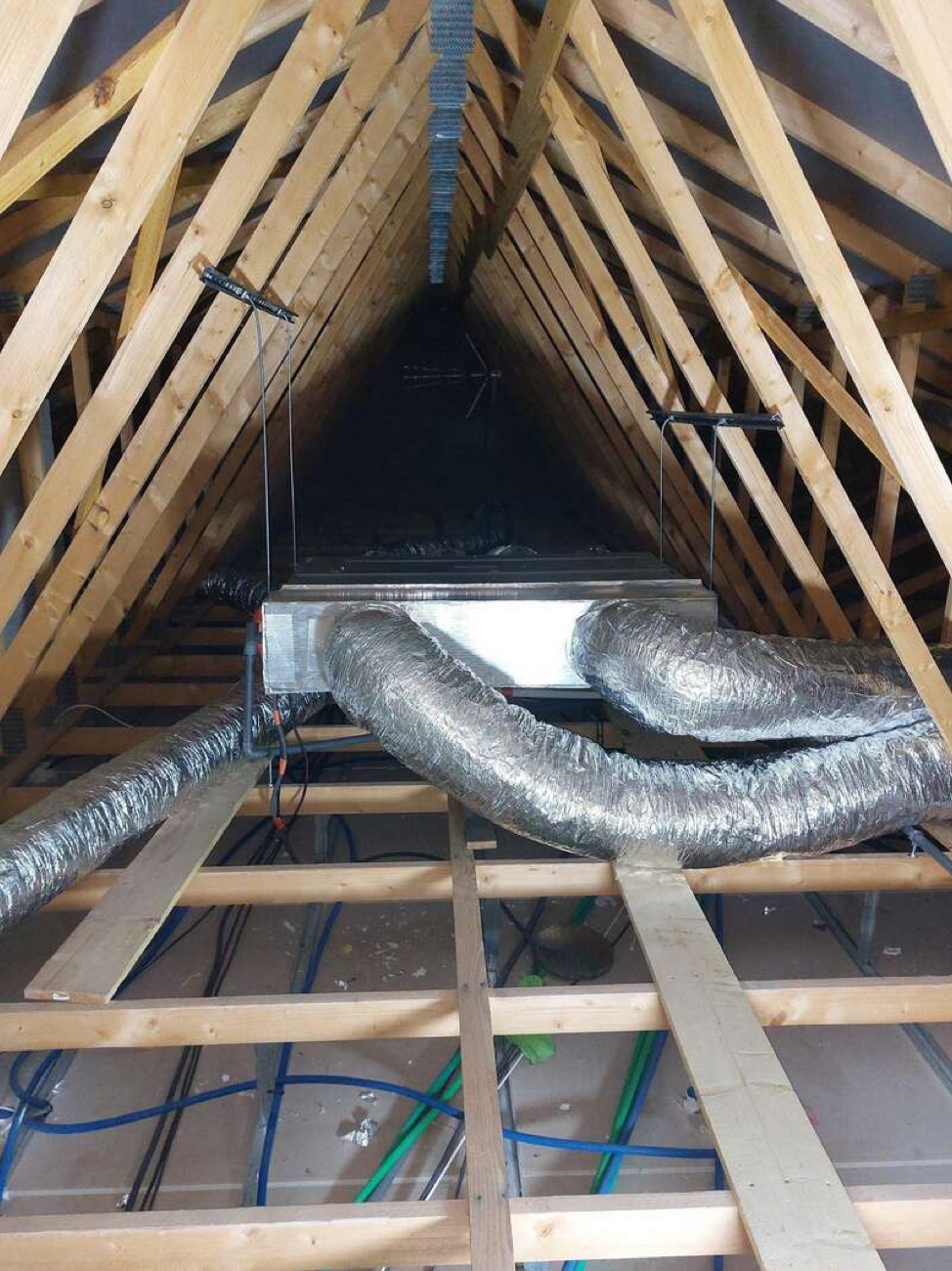 Réseau de VMC double flux installé en combles