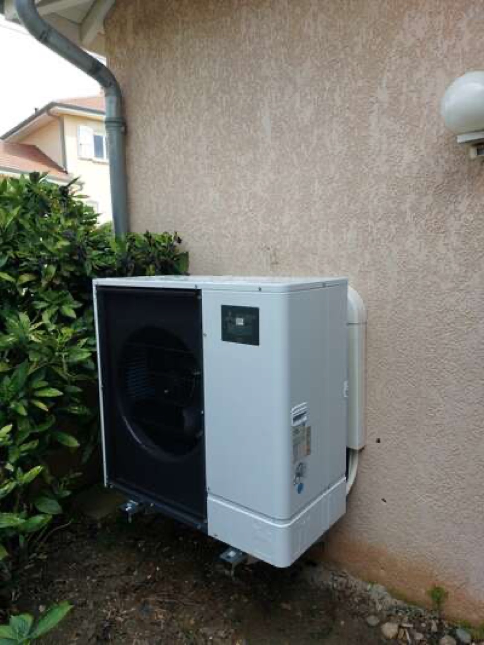 PAC monobloc extérieure à Trept