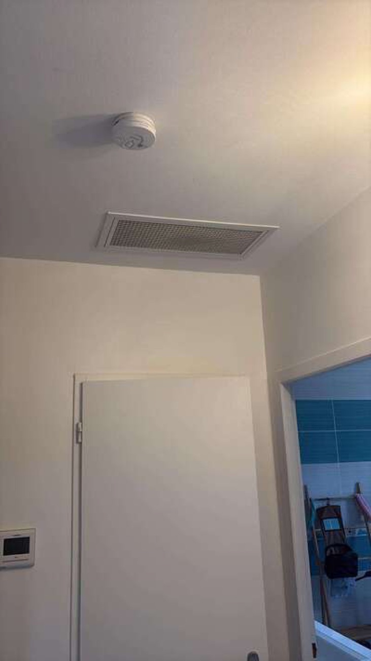 Bouches au plafond, pièce par pièce à Frontonas